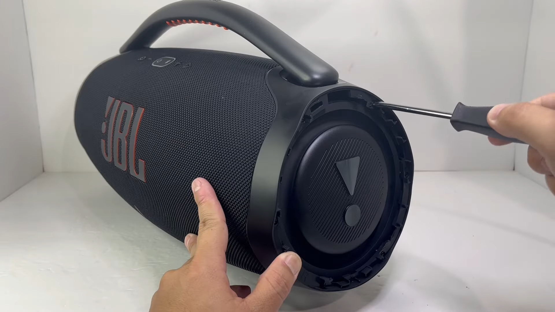 03 passo de como abrir a jbl boombox 3