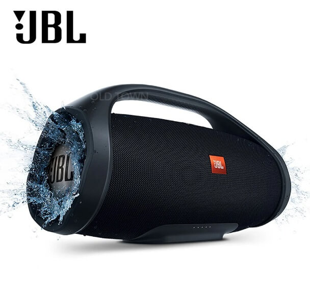 jbl boombox 2 vista de lado e agua saindo nas laterais