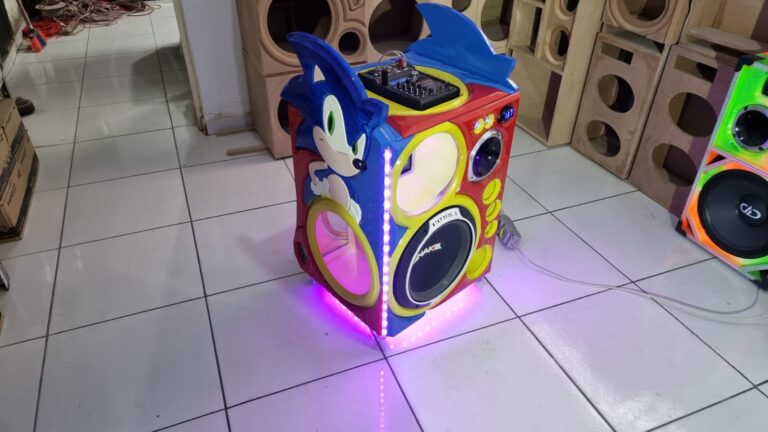 som automotivo decorado com sonic sonorização